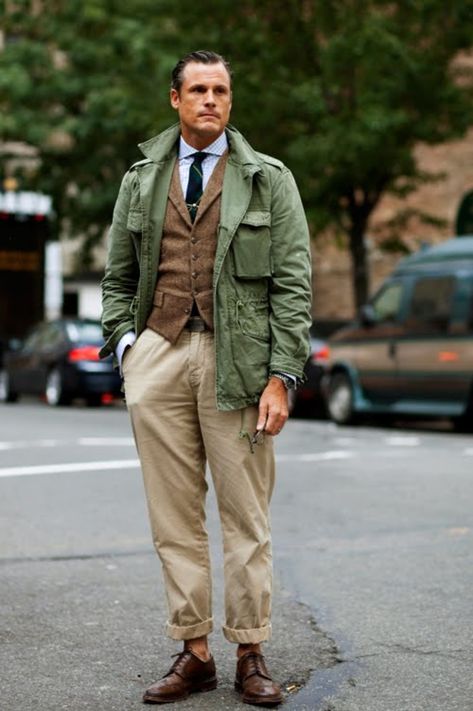 Wednesday inspiration - M-65 Field jacket – Dress Like A M65 Jacket, M65 Field Jacket, The Sartorialist, Wool Waistcoat, Beige Chinos, Military Jacket Green, Mens Fashion Rugged, Neue Outfits, Herren Outfit