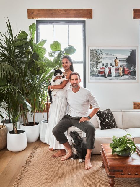 Apartment Couple Living Together, Nyc Living Room Apartment, Open Concept Apartment, Williamsburg Apartment, Men Reading, Room Bookshelf, Gary Clark Jr, House Vibes, Brooklyn Apartment