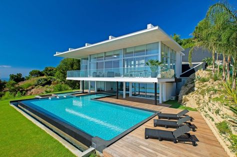 Villa contemporaine avec piscine à Saint-Tropez Craftsman House Designs, Modern Art Deco Home, Villa Architecture, Luxury Collection Hotels, Villa Plan, Minecraft House Designs, Architecture Model House, Architecture Ideas, Modern Villa