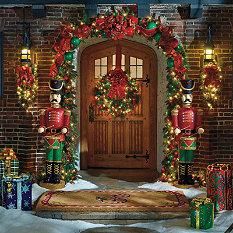 Outdoor Christmas Trees - Outdoor Christmas DÃ©cor - Outdoor Christmas Wreath - Frontgate Door Arch, Christmas Entryway, Urban Decor, Christmas Front Doors, Mormon Temple, Have Inspiration, Christmas Decorations For The Home, Christmas Porch, Noel Christmas