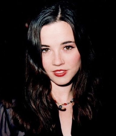 Linda Cardellini played "Samantha Taggart" on the TV series "ER". #TVandMovieTriviaTribute Linda Cardellini 90s, Abby Lockhart, Lindsay Weir, Freddie Prinze Jr, Jason Biggs, Linda Cardellini, Redwood City California, Amanda Young, Linda Blair