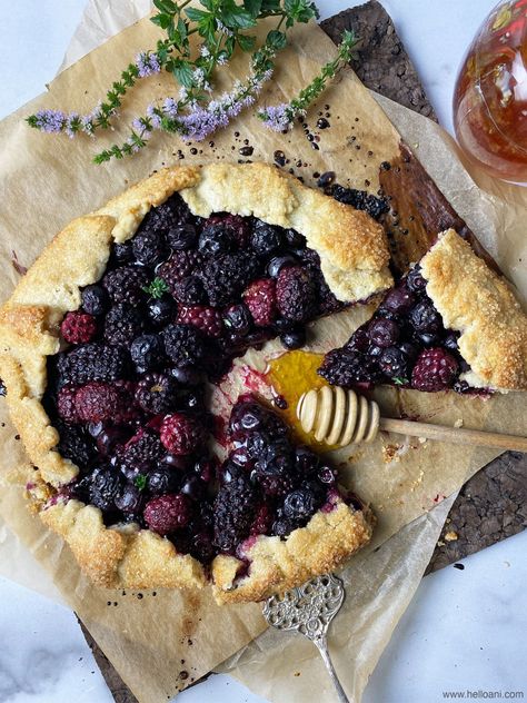 Blackberry Galette, Blueberry Galette, Pie Dough Recipe, Blackberry Recipes, Galette Recipe, Good Pie, Fruit Filling, Butter Pie, Flaky Crust