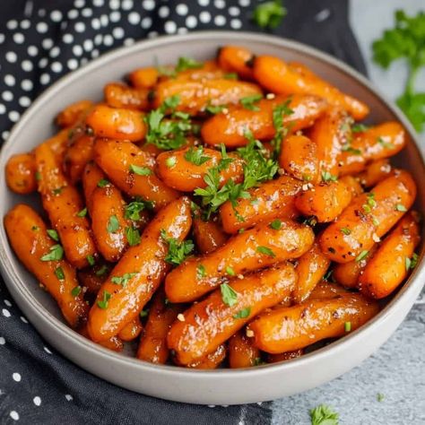 20 Air Fryer Thanksgiving Sides - BeCentsational Friendsgiving Dishes, Candied Carrots Recipe, Air Fryer Thanksgiving, Candy Carrots Recipe, Parmesan Zucchini Chips, Loaded Potato Skins, Recipe Air Fryer, Green Beans Almondine, Candied Carrots