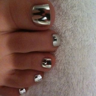 metallic!! Chrome Toes, Toes Ideas, Mainstream Sellout, Black Chrome Nails, Black Toe Nails, Nails Chrome, Shoe Nails, Toenail Polish, New Nails