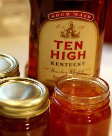 Bourbon Jelly Recipe, Peach Bourbon Jam, Peach Canning, Bourbon Jam, Canning Jelly, Canning Jams, Peach Whiskey, Roasted Pork Tenderloin, Peach Jam Recipe