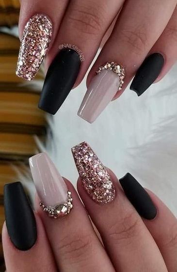 Gold Nail Art Designs, Rose Gold Nail, Rose Gold Nail Art, Black And White Nails, Valentines Day Nails, Gold Nail Art, February Nails, Gold Nail, Rose Gold Nails