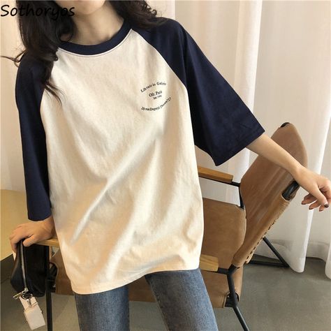 Baggy Tshirt, Raglan Sleeve Shirt, Adrette Outfits, 90s Y2k Fashion, Alt Clothes, Pocket Letter, Baby Tees Y2k, Comfy Hoodies, Grunge Aesthetic