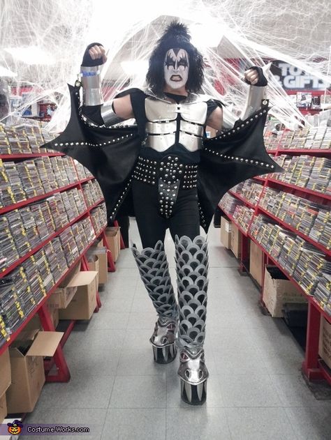 The Demon from KISS - 2013 Halloween Costume Contest via @costumeworks Kiss Band Costume, Gene Simmons Costume, Rock N Roll Outfit, Kiss Halloween Costumes, Rock Costume, Banda Kiss, Kiss Costume, Demon Costume, Kiss Outfits