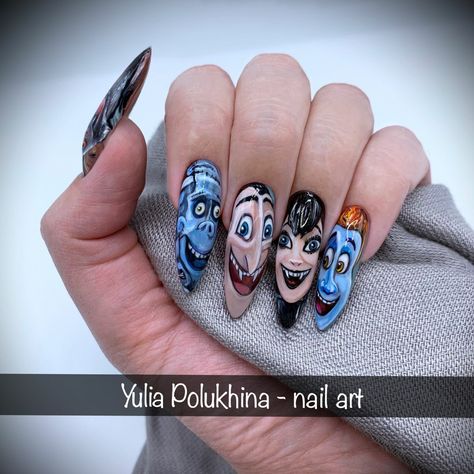 Hotel Transylvania Nails, Painting On Nails, Character Nails, Art Tutor, Cute Halloween Nails, Winter Nails Acrylic, Future Clothes, Hotel Transylvania, Black Nail Designs