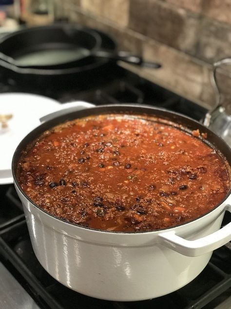 Beef Chili with Cinnamon Chili With Cinnamon And Cocoa, Chili With Chocolate And Cinnamon, Chili With Cinnamon Recipe, Barbacoa Chili, Cinnamon Chili Recipe, Chili With Cinnamon, Beef Chipotle, Weird Recipes, Chili Sweet