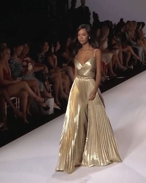 Gold Dresses, Fashion Week Spring 2020, Couture Mode, Maxi Dress Evening, Sherri Hill, Couture Gowns, Glam Dresses, Dress Evening, Gorgeous Gowns