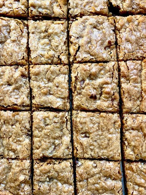 Sourdough Blondies - Sourdough Summer Dessert, Discard Recipes Easy, Sourdough Blondies, Sourdough Discard Recipes Easy, Sourdough Cookies, Sourdough Discard Recipes, Toffee Chocolate, Nourishing Recipes, Sourdough Starter Discard Recipe