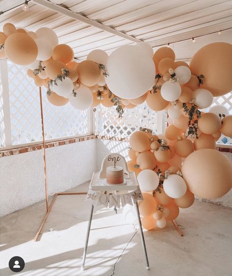 One Sweet Peach Balloon Arch, Peach Smash Cake, Ombré Smash Cake, Peach Cake Smash, Fruit Birthday Party, First Birthday Balloons, Peach Baby Shower, Smash Cakes, Peach Party