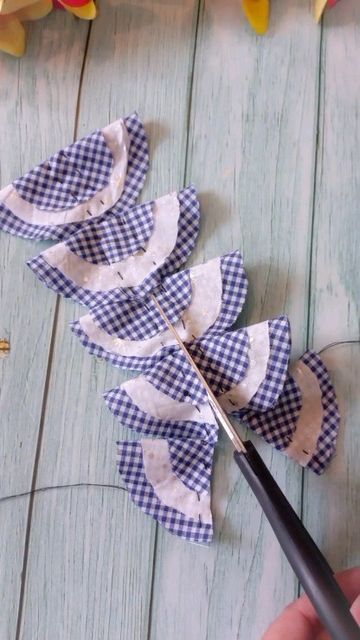 Diy Hair Scrunchies, Making Fabric Flowers, Flower Braids, No Sew Curtains, Fabric Flower Tutorial, Handmade Flowers Fabric, Flowers Fabric, Design Dresses, Crafts Beautiful