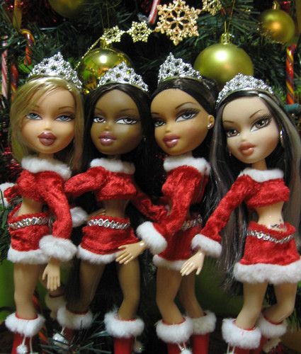 Bratz Holidays | Because they are approaching Christmas, and ... Christmas Bratz, Bratz Rock Angelz, Bratz Jade, The Bratz, Black Bratz Doll, Bratz Doll Outfits, Christmas Playlist, Winter Princess, Holiday Photoshoot