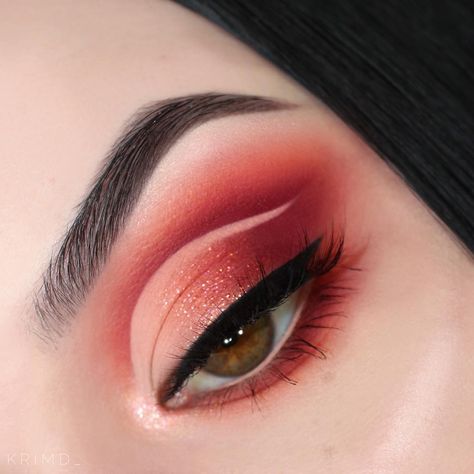 Red Cut Crease, Quince Makeup, Cut Crease Eye Makeup, Eye Makeup Cut Crease, Artsy Makeup, Cut Crease Eyeshadow, Cut Crease Eye, Bridal Eye Makeup, Make Up Inspiration