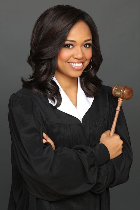 Judge Faith Jenkins Judge Faith Jenkins, Judge Photography, Faith Jenkins, Female Judge, Lawyer Art, Law Life, Court Room, Brown People, Law School Inspiration