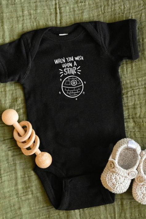 Nerd Nursery Ideas, Nerdy Baby Announcement, Star Wars Baby Announcement, Star Wars Baby Shower Ideas, Nerdy Baby Clothes, Zelda Baby, Lee Morgan, Star Wars Onesie, Funny Star Wars