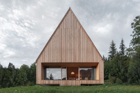 As is well known, the architectural concept of the original hut goes back to Vitruvius and, as an idealized principle of the natural house, gained far-reachi... Bernardo Bader, French Tudor, Translucent Wall, Larch Cladding, Natural House, Retail Facade, Architectural Concept, Details Magazine, Architecture Space