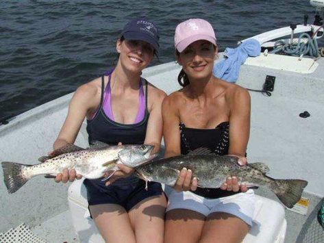 This article covers speckled trout fishing. It includes tips on tackle, gear, baits, and when and where to target speckled trout. #saltwaterfishingtips Surf Fishing Tips, Bass Fishing Pictures, Speckled Trout, Flounder Fishing, Saltwater Fishing Lures, Trout Fishing Tips, Bass Fishing Tips, Fishing Pictures, Walleye Fishing