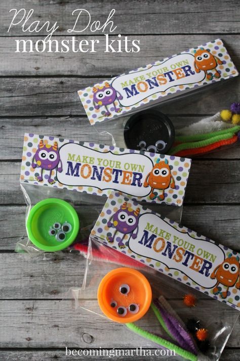 These adorable little Halloween Play-Doh Monster Kits are the perfect treat for the classroom this October - or as favors for a Monster Birthday Party! Festa Monster Truck, Beach Party Games, Make Your Own Monster, Halloween Infantil, Halloween Class Party, Halloween Kindergarten, Bonbon Halloween, Classroom Treats, Halloween Classroom