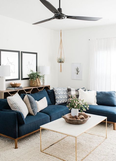 Modern Boho Living Room Decor, Mid Century Living Room Decor, Design Portfolio Layout, Modern Boho Living Room, Blue Couches, Boho Living Room Decor, Design Salon, Interior Design Per La Casa, Trendy Living Rooms