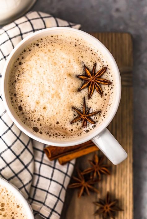 Spiked Chai is the perfect warm winter drink! This chai tea recipe is simple, delicious, and full of flavor. It's exactly what you need for Christmas parties or any chilly evening. We made it with Chai Coffee Recipe, Warm Winter Drinks, Te Chai, Chai Tea Recipe, Cardamom Pods, Chai Coffee, Coconut Curry Soup, Green Cardamom, Winter Drink