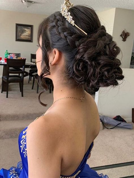 40 Best Quinceanera Hairstyles for Your Big Day,quinceanera hairstyles 2020,quinceanera hairstyles straight hair,quinceanera hairstyles 2018 Quince Hairstyles With Crown Medium Hair, Quince Hairstyles With Crown Bun, Quince Hair Bun, Xv Hairstyles, Xv Hair, Hair Quinceanera, Quince Hair, Quinceanera Red, Sweet 16 Hairstyles