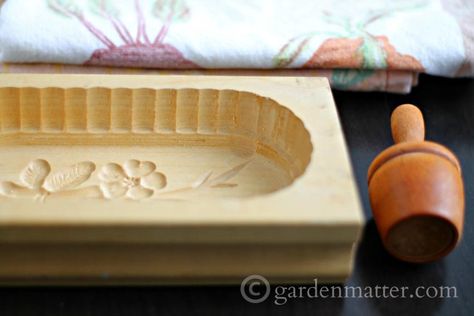 Vintage Butter Molds, Butter Churner, Wooden Butter Mold, Mooncake Recipe, Food Decorating, Butter Molds, Churning Butter, Herb Butter, Butter Recipe