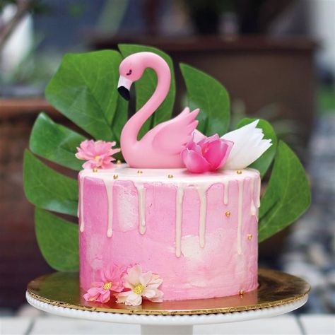 Flamingo Birthday Cake, Bachelorette Cake, Flamingo Cake, Flamingo Birthday Party, Buttercream Cake Decorating, Flamingo Theme, Flamingo Birthday, Bolo Fake, Baby Birthday Cakes