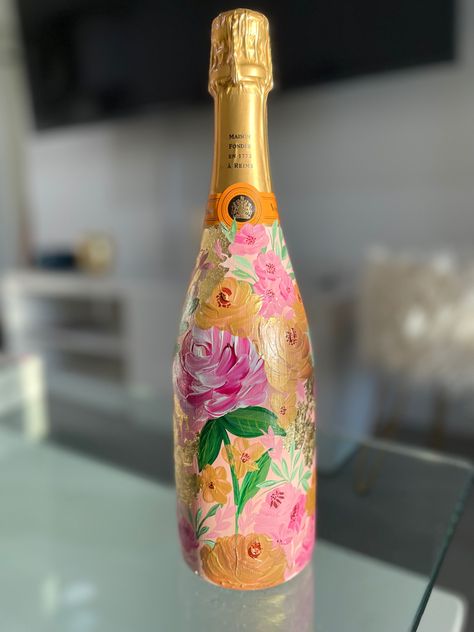 Hand Painted Champagne Bottle Engagement, Pink Painted Champagne Bottle, Painted Champagne Bottles, Painted Champagne Bottle, Wine Bottle Flowers, Custom Champagne Bottle, Day Wedding Decor, Bachelorette Decor, Accessories Bride