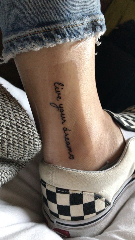 Cute Ankle Tattoos, Tattoo Ankle, Ankle Tattoo Designs, Tattoo Aesthetic, Inspiration Tattoos, Cute Little Tattoos, Bee Tattoo, Dream Tattoos, Ankle Tattoo