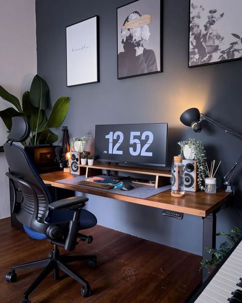 Minimal Desk Setup, Editing Room, Minimal Desk, Minimalist Home Office, Desk Setups, Home Studio Setup, Minimalist Desk, Desktop Setup, Gaming Room Setup