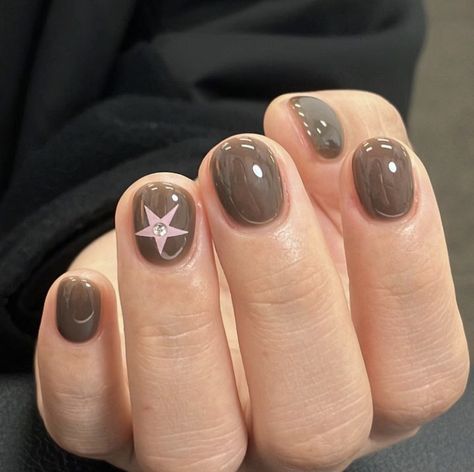 @hxdxxm Minimal Nails Art, Nails Natural, Minimal Nails, Short Nails Art, Pretty Gel Nails, Nails Desing, Nail Polish Designs, Nail Tech, Cute Tattoos