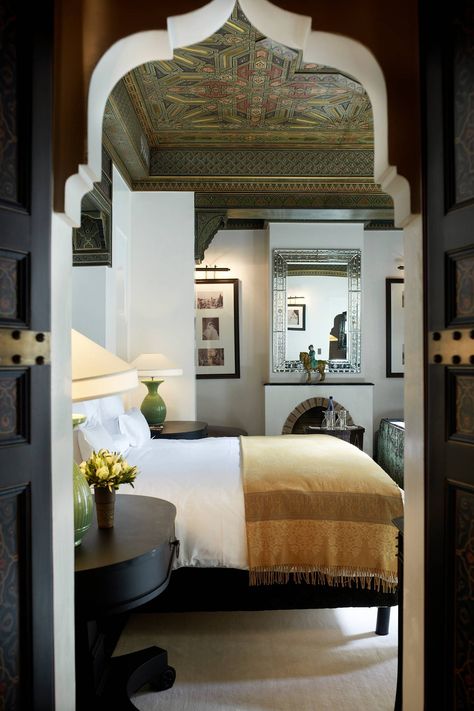 La Mamounia Hotel, Design Marocain, La Mamounia, Moroccan Bedroom, Hotel Chic, Moroccan Homes, Moroccan Interiors, Gorgeous Bedrooms, Design Hotel