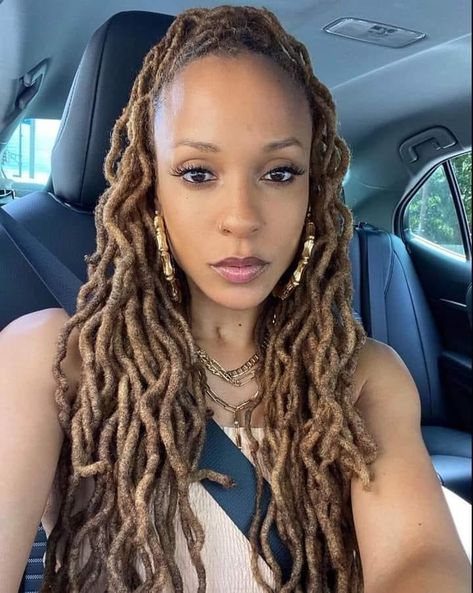 Pretty Locs, Women With Locs, Long Locs, Beautiful Dreadlocks, Loc Hairstyles, Beautiful Locs, Dreadlock Styles, Natural Hair Beauty, Loc Journey