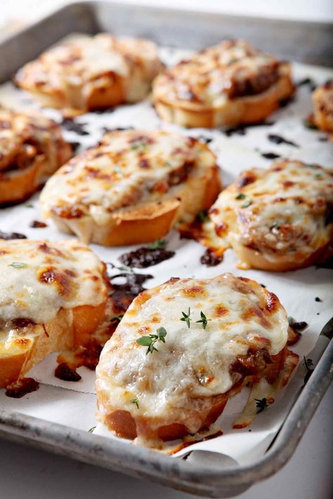 Wow friends and family with this ooey, gooey, cheesy mash-up: French Onion Bruschetta! Onions cook down and caramelize before soaking up beef broth. Season with thyme, then scoop the onions onto sliced bread. Sprinkle with two types of Borden® Cheese and broil until browned and gooey. The creamy caramelized onions and cheese pair beautifully with crusty bread. French Onion Bruschetta is sure to become a new favorite appetizer or entree. Onion Bruschetta, Brushetta Recipes, Bruschetta Crostini, Bruschetta Recipes, French Dinner Parties, French Appetizers, Bread French, French Party, Bruschetta Recipe