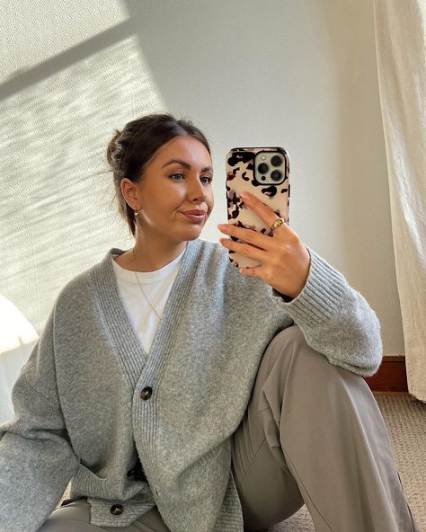 A grey outfit to match the weather🩶✨🐚🫧 Grey Cropped Cardigan Outfit, Cropped Cardigan Outfit, Cardigan Outfit, Grey Outfit, Cardigan Outfits, Cropped Cardigan, Grey, Quick Saves