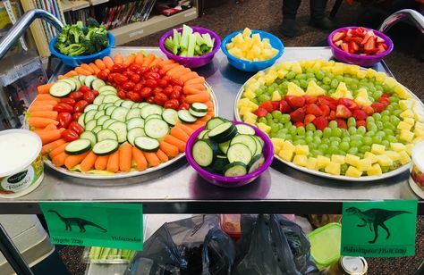 dinosaur fruit and veggie platters Veggie And Fruit Trays, Dinosaur Fruit, Fête Jurassic Park, Dinosaur Birthday Party Food, Dinosaur Birthday Theme, Fruit Trays, Dinosaur Birthday Party Decorations, Dinosaur Birthday Cakes, Park Birthday