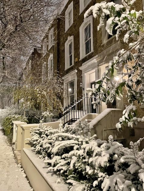 Winter Aesthetic Pictures, London In Winter, London Snow, Snow Aesthetic, Stylish Tips, Aesthetic London, Christmas Dreaming, Living In London, London Aesthetic