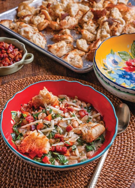 Ree Drummond’s White Beans and Greens Pioneer Woman Pork Shoulder, White Beans And Greens, Beans And Greens, Greens Garden, Food Network Star, Ree Drummond, Chicken Bites, Eat To Live, Pork Shoulder