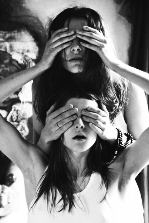 Hand Covering Eyes Reference, Eyes Reference, Friendship Photography, Gal Pal, Photo Couple, Jolie Photo, Best Friend Pictures, Friend Photos, Friends Photography