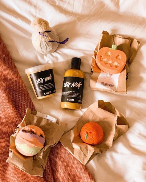 Autumn Bath Aesthetic, Lush Halloween Products, Autumn Glow Up, Autumn Skin Care, Collection Moodboard, Lush Aesthetic, Autumn Aura, October Aesthetic, Bath Aesthetic