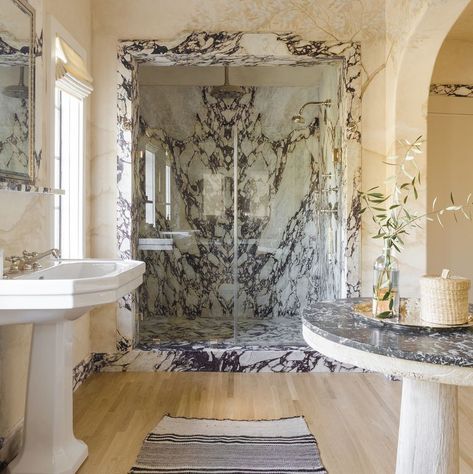 Stunning bathroom Nate And Jeremiah, Spanish Colonial Homes, Jeremiah Brent, Nate Berkus, Mediterranean Decor, Bathroom Trends, Marble Bathroom, Architectural Digest, Cheap Home Decor