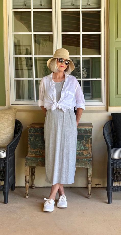 Chic Effortless Packing Tips for a 10 Day Summer Getaway - Cindy Hattersley Design Cindy Hattersley, Light Denim Jacket, Chic Sneakers, White Linen Pants, Summer Getaway, Ageless Style, Travel Dress, 60 Fashion, Fashion Mistakes