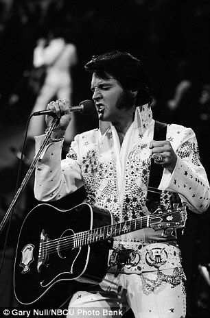 Elvis Presley Hawaii, Hawaii Elvis, Elvis Aloha From Hawaii, Elvis Presley Wallpaper, Elvis Wallpaper, Elvis Cd, Aloha From Hawaii, Elvis Jumpsuits, King Elvis Presley