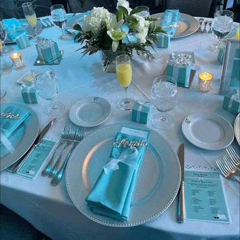 Lunch Party Table Setting, Turquoise Birthday Party Ideas, Turquoise Party Decorations, Dinner Party Decorations Table, Silver Wedding Reception, Mercury Candle Holders, Green Table Settings, Wedding Cutlery, Mirror Candle