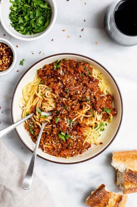 One Pot Vegan Lentil Bolognese - Eat With Clarity Vegan Lentil Bolognese, Vegan Tortilla Soup, Pasta Calories, Lentil Bolognese, Vegan Bolognese, Italian Diet, Lentil Chili, French Lentils, Vegan Lentil