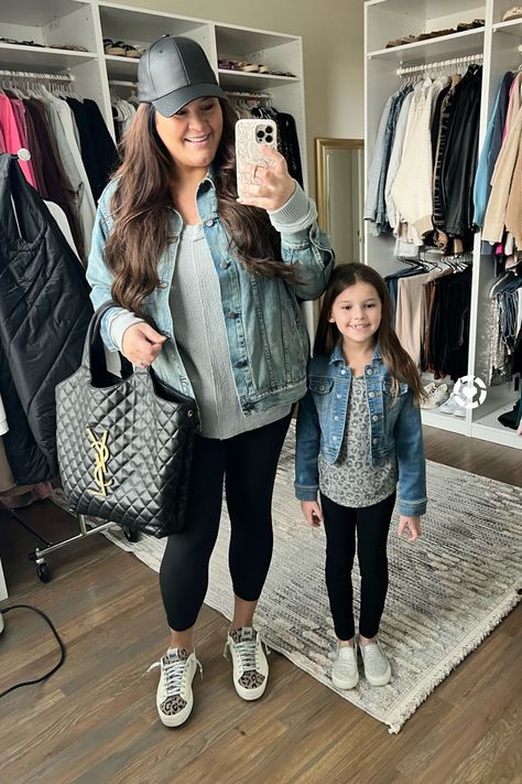 Plus Size Winter Outfits Casual, Gray Sweatshirt Outfit, Looks For Winter, Twinning Outfits, Faux Leather Leggings Outfit, Outfits Styling, Casual Outfits Plus Size, Plus Size Winter Outfits, Leather Leggings Outfit