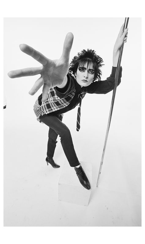 Whyt Manga, Punk Poses, Siouxsie And The Banshees, Siouxsie Sioux, British Punk, Jeff Buckley, Human Poses Reference, Foto Poses, Character Poses